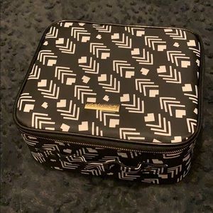 Rowneyeon BEST EVER MAKEUP TRAVEL BAG HOLDER